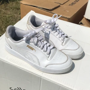 Puma skor  - Säljer mina jätte snygga puma skor som inte passar längre har 37 i skor och dom passar inte mig skulle säga dom är 36, 1/2. Jätte snygga nu till sommaren 🌸