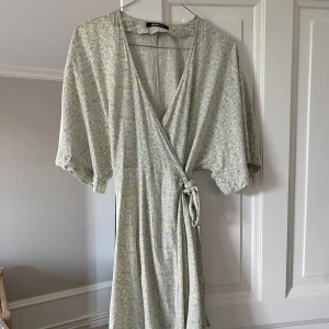 Söt sommarklänning!  - Använd 2 gånger 