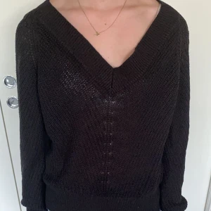 Stickad tröja - Fin stickad tröja från Lindex. Knappt använd. 