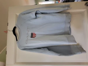 Gant sweatshirt  - Så snygg Gant swetshirt, men tyvärr för liten! Bra material och så fin nu till hösten! 