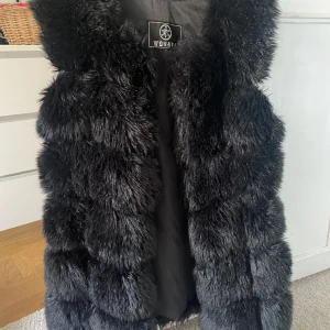 Pälsväst  - Jätte fin Pälsväst som jag nu säljer för 300kr 