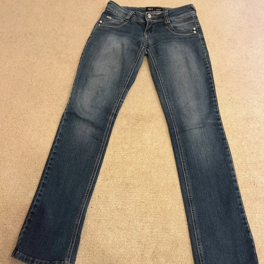 lågmidjade jeans