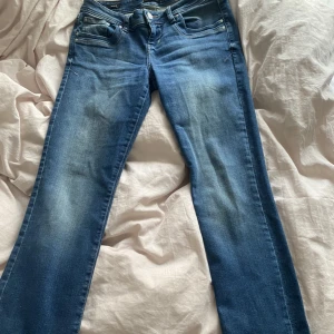 LTB jeans - Säljer mina skit snygga jeans från LTB då dom är förstora och inte hann retuneras. Endast använda en gång! Köpta på Zalando för 909, mitt pris 499+frakt💖