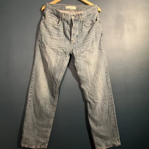 Jeans från Zara  - Jeans från Zara med en vintage tvätt i blått. Storlek 40, modell: Lose. Hör gärna av dig. 