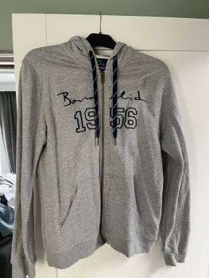 Bondelid ziphoodie - Snygg Bondelid zip-hoodie. Sparsamt använd. 