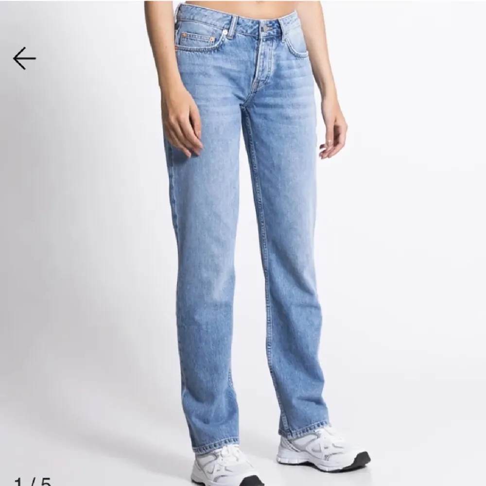 Nya icon jeans i storlek XS som köptes för 400 men säljes för endast 100 kr. Jeansen är i nyskick. Möts upp i Stockholm eller fraktas.   Första bilden lånad. . Jeans & Byxor.
