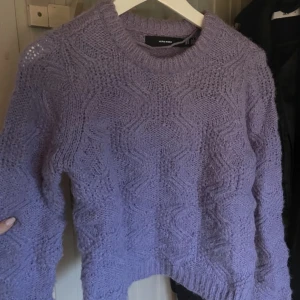 Stickad tröja  - Stickad tröja från vero moda, väldigt varm o har använts ca. 3 gånger 