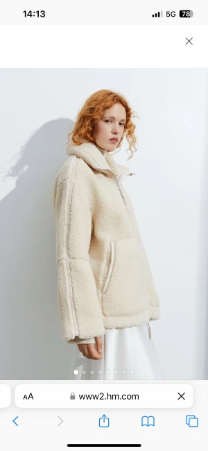 Teddy jacka - Skit snygg HELT oanvänd Teddy jacka från H&M som är slutsåld. Säljer då jag råka köpa 2👍🏽 ( bilderna är på min egna jag behöll, den jag säljer ligger kvar i paketet) Direktpris : 700kr 