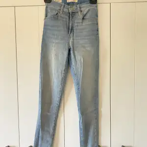 Mile high super skinny Levis jeans i str 24 L30