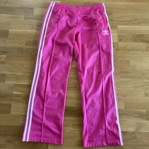 Adidas sweat pants - Snygga, bekväma Adidasbyxor!