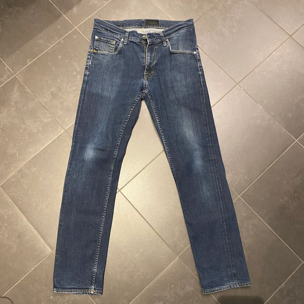 Säljer ett par riktigt snygga tiger of Sweden jeans. Jeansen är i fint skick.. Jeans & Byxor.