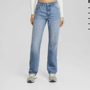 Jeans Bershka  - Straight Jeans från Bershka.  Storlek 32, aldrig använda! 💙