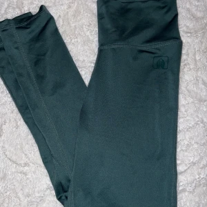 Träningstights  - Knappt använda, högmidjade, stl.S