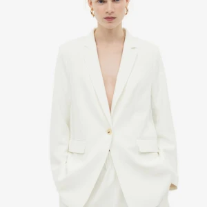 Vit kavaj  - Aldrig använd, lite oversized strl XL  Nypris 400