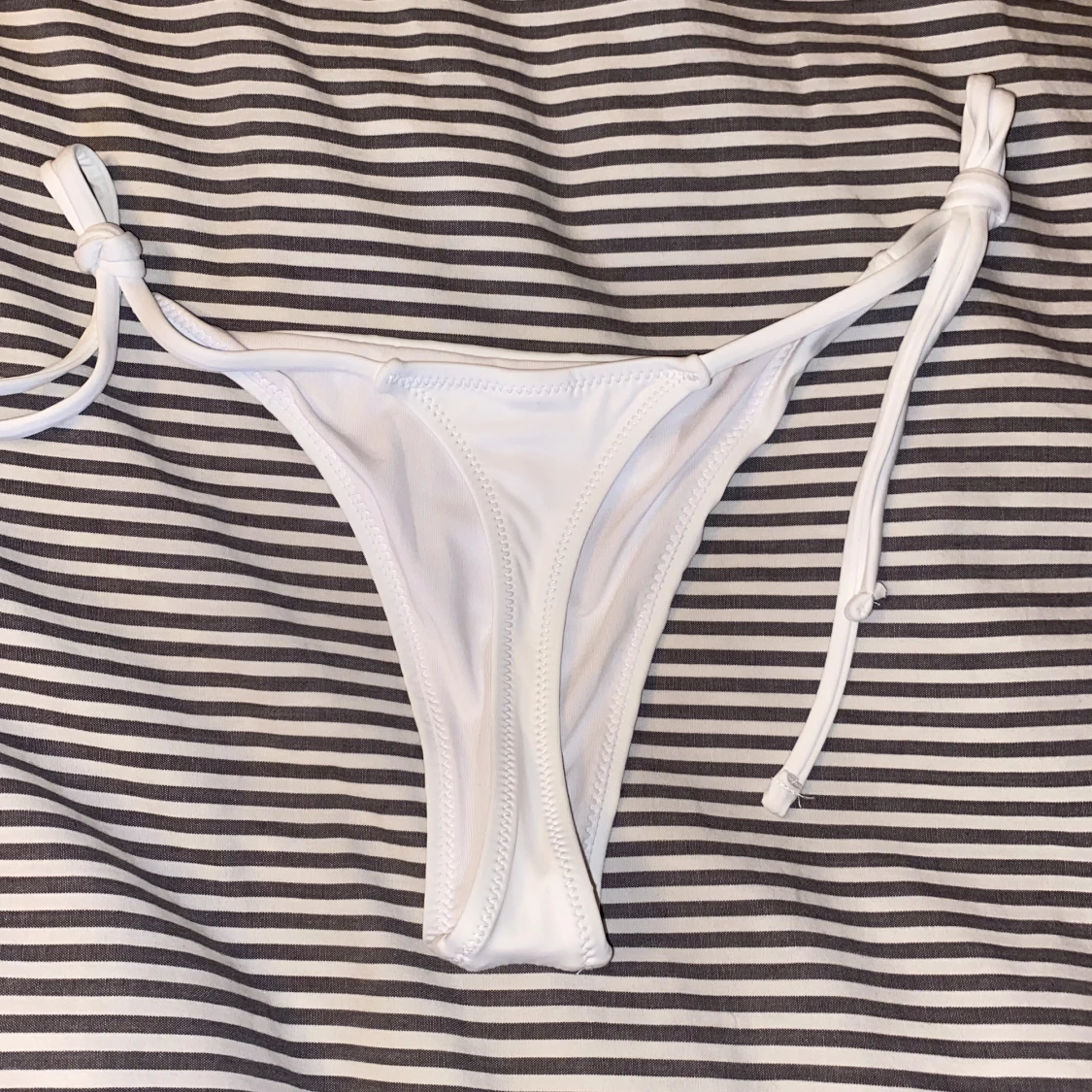 Vita bikinitrosor - 91