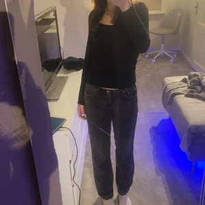 Jeans - Säljer domma jeansen från Gina eftersom jag inte använder dom, inga skador och bra skick. Nypris 500 men säljer för 200