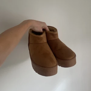 Bruna med höjd - Använda 1 gång i storlek 40. 