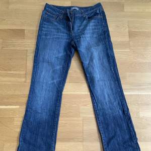 Snygga jeans i bra skick! Märket är Jacquie och nypris är runt 700kr. 