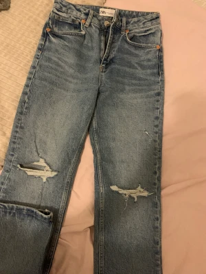Jeans - Helt nya jeans från zara endast testade, säljs pga fel storlek.