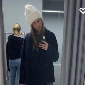 Mössa  - Jätte fin mössa från arket!! Nypris 490, nästintill aldrig använt💖🍂❄️