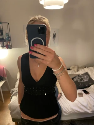 Fest topp - Glittrig fest topp! Materialet är ganska mjuk och töjbart.