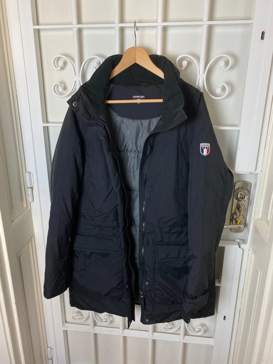 Svart stilren dunjacka - 90