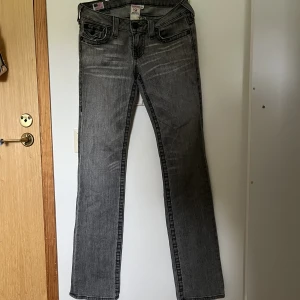 True religion jeans - Dom är storlek 28 vilket är 36-38 
