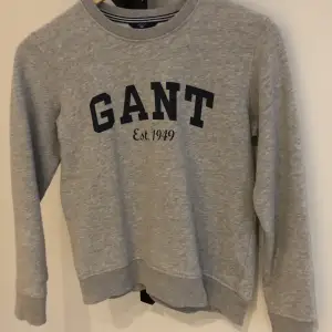 Gant tröja utan luva. Strl 12-13 men stor i storleken. Köptes för 699 men säljs billigt för 169