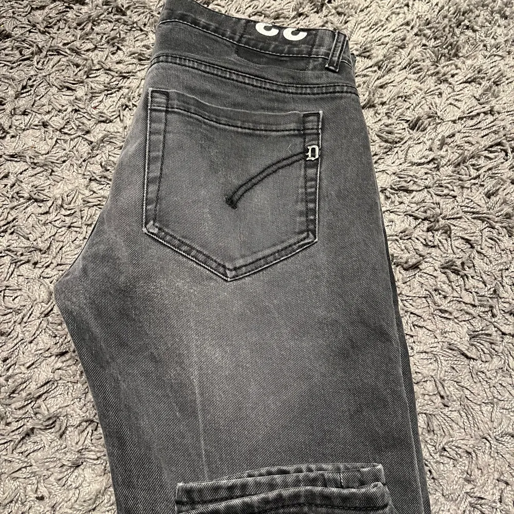 Tjena säljer dessa dondup jeans då det ej passar, Byxorna har inga fläckar Mm.. Jeans & Byxor.