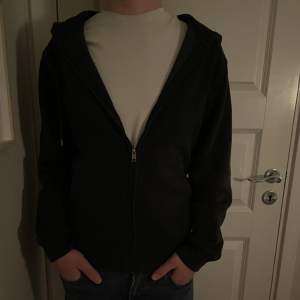 Zip hoodie från mango  Lite solblekt 