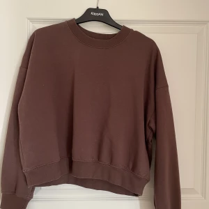 Sweatshirt  - Brun sweatshirt från lager 157, strl M aldrig använd