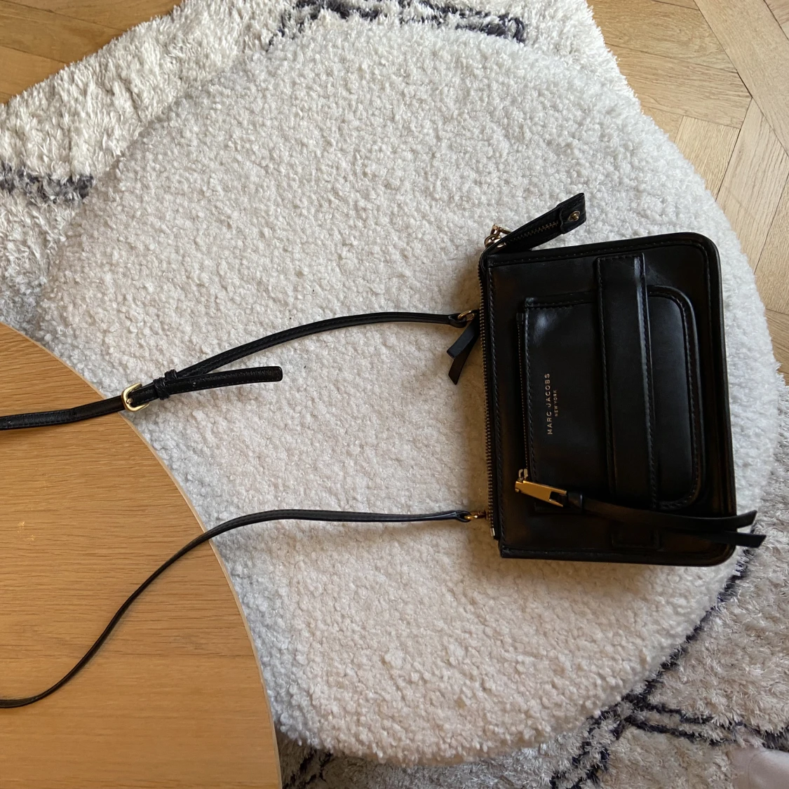 Marc Jacobs axelremsväska  - 91