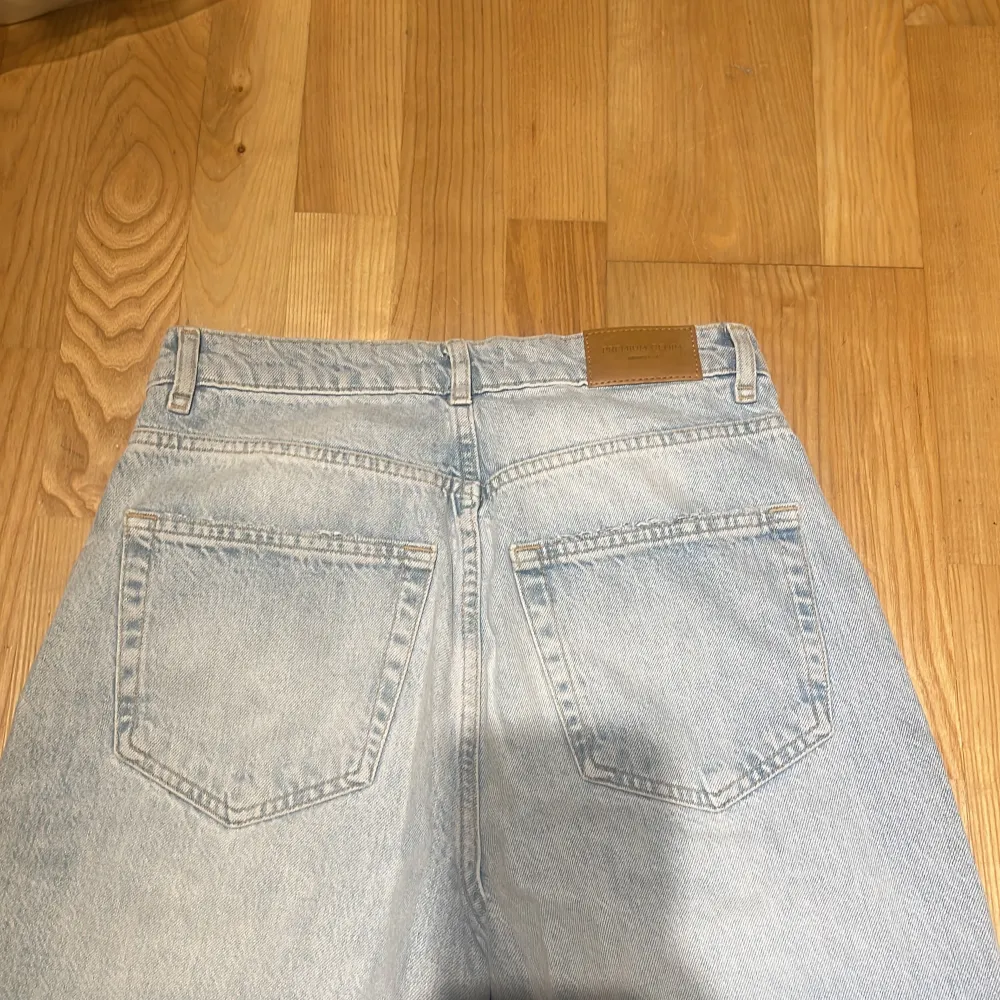 Helt nya Gina jeans bara använda en gång så i mycket gott skick. . Jeans & Byxor.