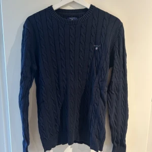 Gant stickad tröja, storlek M - Väl använd tröja. Skönt till vintern att ha på sig