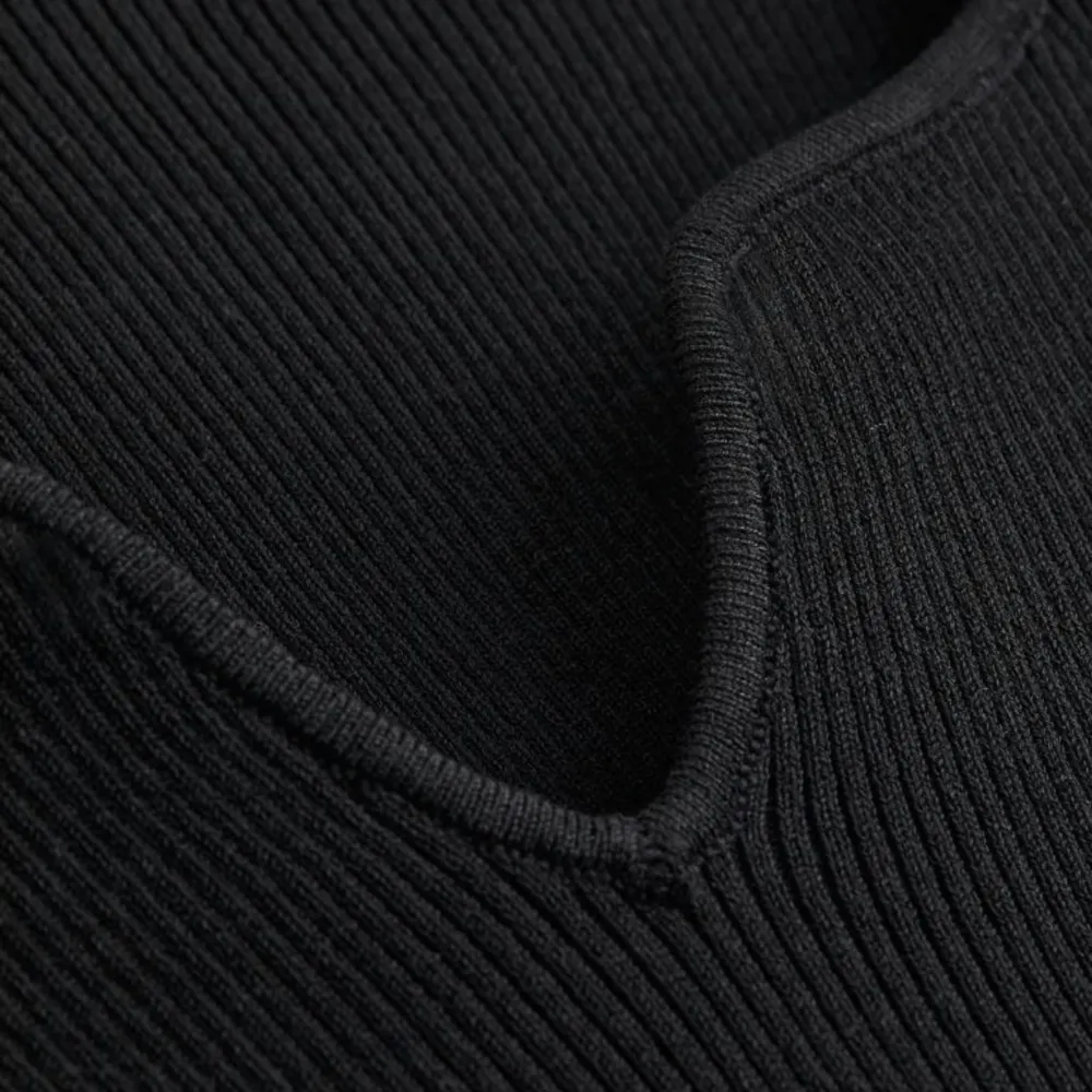 Ribbstickad tröja från H&M✨ Endast använd 1 gång, nypris 249kr💓 . Tröjor & Koftor.