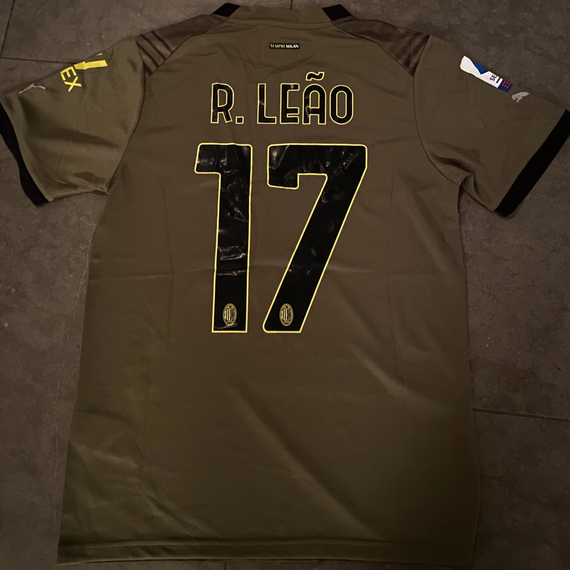 Ac milan Raphael Leao tröja