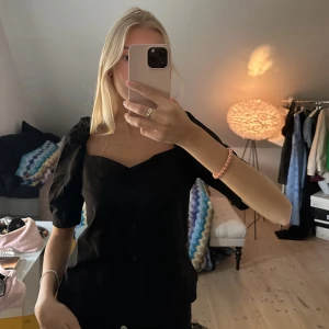 Hm topp - Super söt topp från hm! Knappt använd, säljs då den inte är min stil. Frakt tillkommer