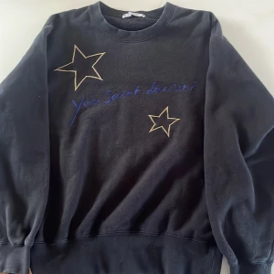Saint Laurent sweatshirt  - Skick 8/10, pris kan diskuteras, frakten betalar köparen 
