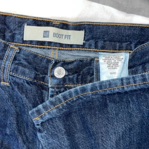 Bootcut Jeans - Säljer mina bootcut jeans pga att de är för små för mig, de är sparsamt använda och helt utan hål eller fläckar. Var inte rädd att höra av dig om du har några frågor :)