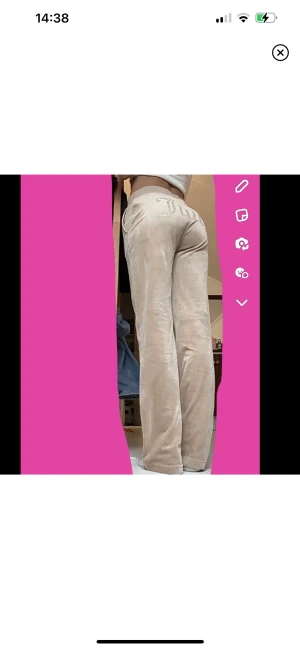 Juicy couture byxor  - Säljer nu mina älskade juice couture byxor som är helt i nyskick! Strl S❤️ tror inte att denna färgen går att få tag på längre. Säljer billigt då jag vill bli av med kläderna fort❤️INGA defekter!!!