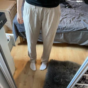 Linnebyxor - Aldrig använda för att de är för stora. 