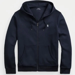Polo zip - Säljer min navy blue polo zip, för stor för mig strl M. Köpt på NK. 