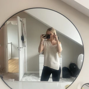 Väst - Fin stickad väst från bikbok💓