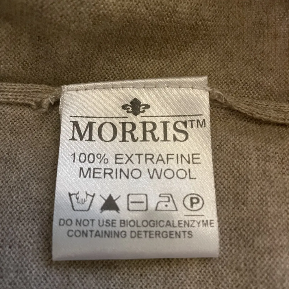 Obetydligt använd (typ en gång). Extra fin merino Wool.. Tröjor & Koftor.
