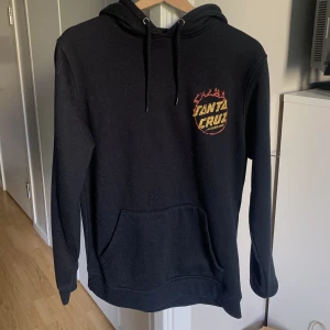 SANTA CRUZ hoodie  - En snygg Santa Cruz tröja som är köpt från zalando🤍  (Gott skick) 