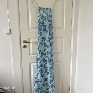 Klänning - Blommig långklänning