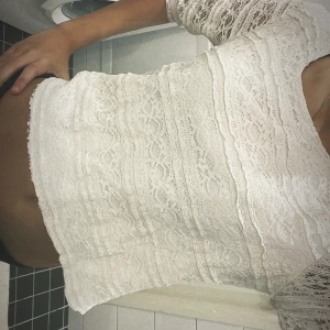 Super fin tröja 💘💘 - Så fin tröja från Lindex som inte kommer till användning💘 den har fina små detaljer och är lite genomskinlig på ärmarna.