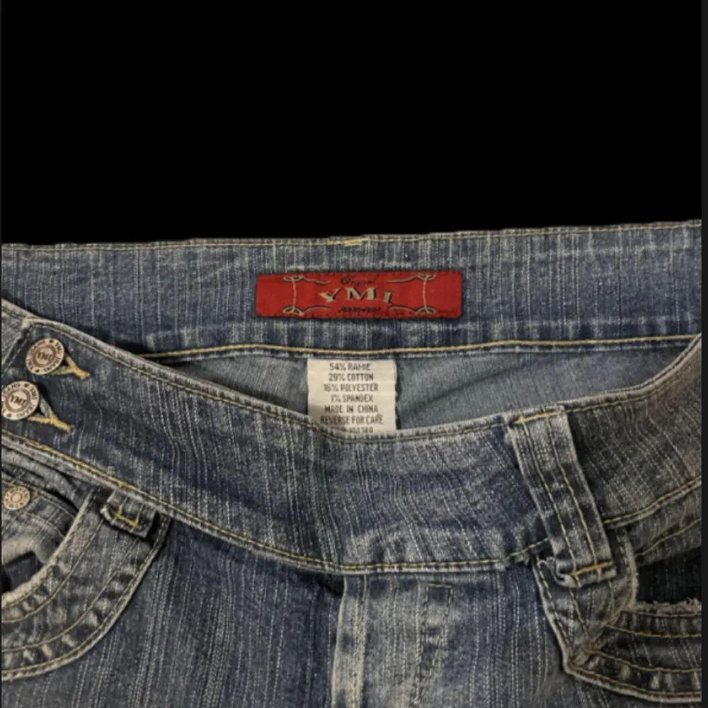 Vintage jeans från YMI, defekter förekommer längst ner på byxorna. (Köparen står för frakten). Jeans & Byxor.