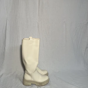 Perfekta boots till hösten! - Storlek 37 men passar 38! Finns inte att köpa längre, sparsamt använda!