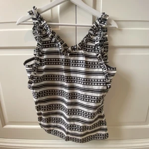 Mönstrad topp - Från twist and tango. Använd en gång. 